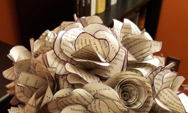 This_Harry_Potter_fan_is_getting_married_with_a_bouquet_made_out_of_book_pages