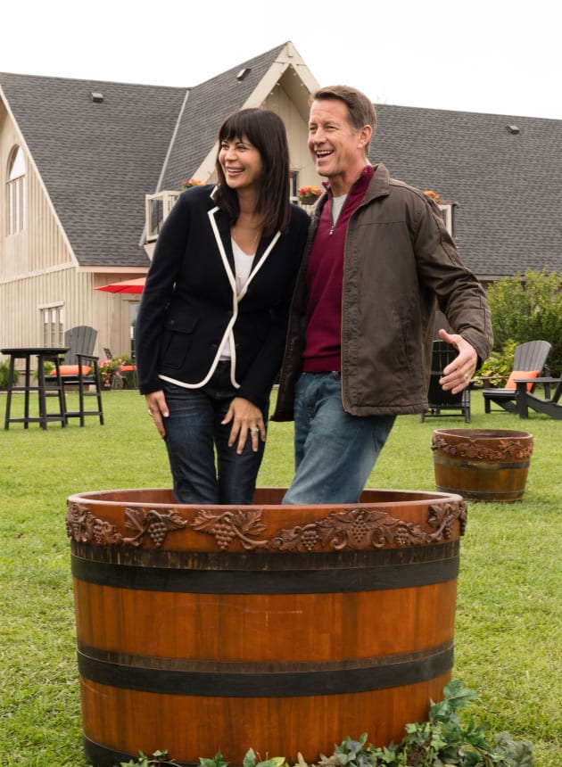 stomp-on-those-grapes-the-good-witch-s5e3