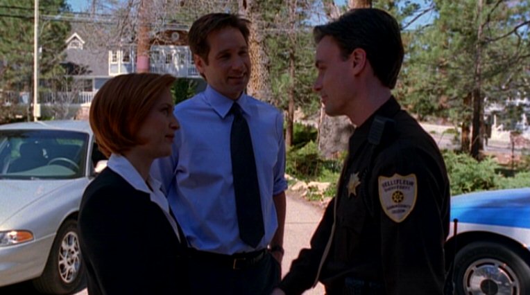 Billy_Miles_with_Fox_Mulder_and_Dana_Scully_in_2000