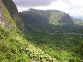 jurassic-world-fallen-kingdom-oahu-hawaii-sweepstakes-free-trip-Green-Vacation-Deals-696x522